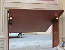 Подъемно-поворотные автоматические ворота для гаража, вид изнутри