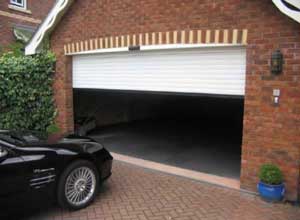 Роллетные гаражные ворота пользуются спросом для ограждения неотапливаемых помещений