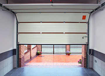 Секционные ворота для гаража частного дома