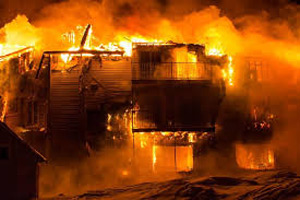 Возгорание внутри помещения может привести не просто к огромному материальному ущербу, но и к человеческим жертвам