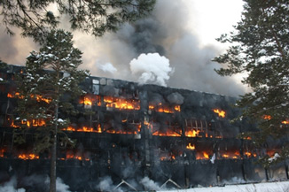 Возгорание начинается в результате неосторожного обращения с огнем, нарушений правил техники безопасности