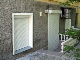Комплексная защита окон и дверей с помощью рольставен