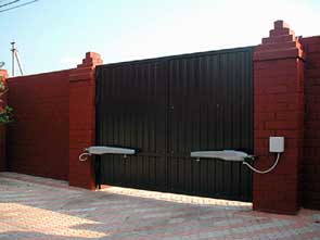 Традиционные распашные ворота 
