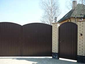 Распашные ворота для частного дома