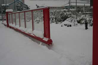 Откатные ворота могут открываться при любых погодных условиях