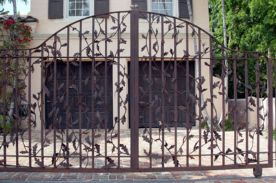 Кованные откатные ворота